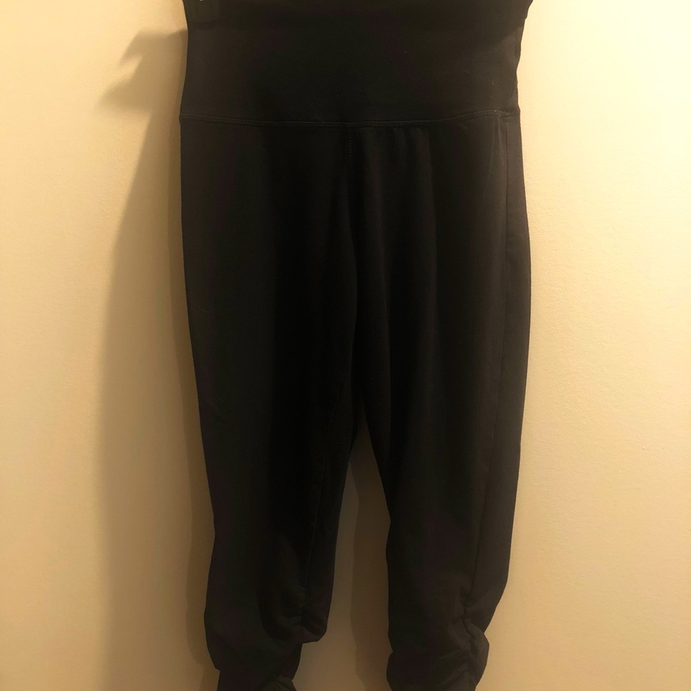 Ruby ribbon ruched capris XS